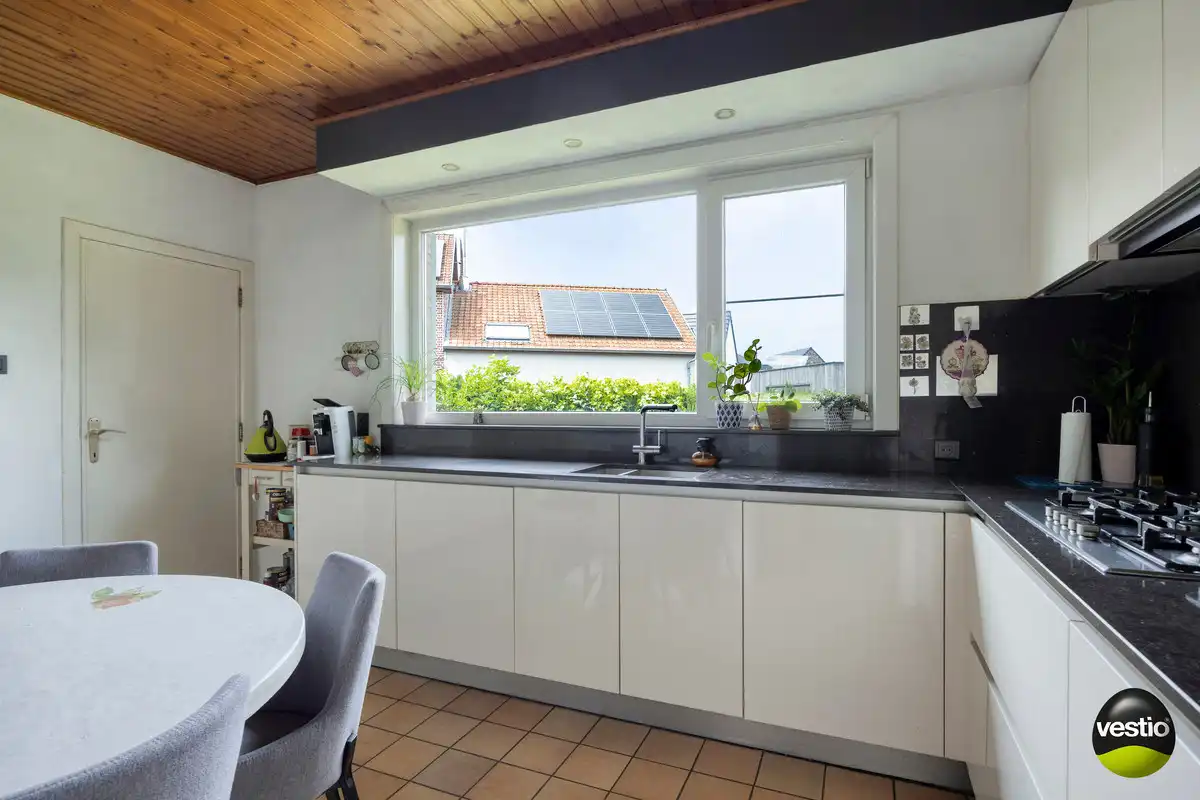 GELIJKVLOERSE WONING MET 3 SLK op 17A89CA NABIJ CENTRUM BILZEN. foto 13