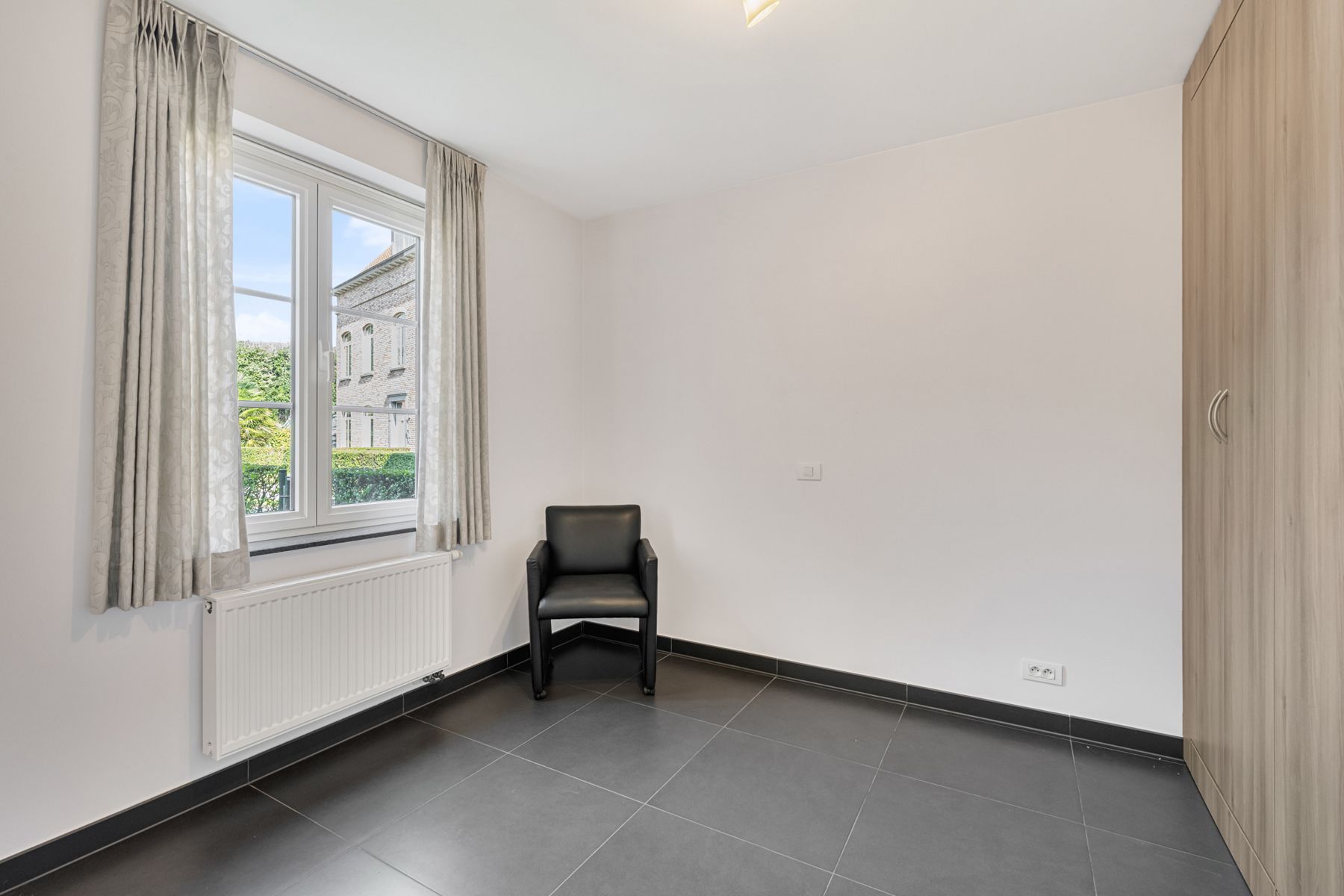 Ruim kwalitatief appartement met tuintje en 2 staanplaatsen! foto 15