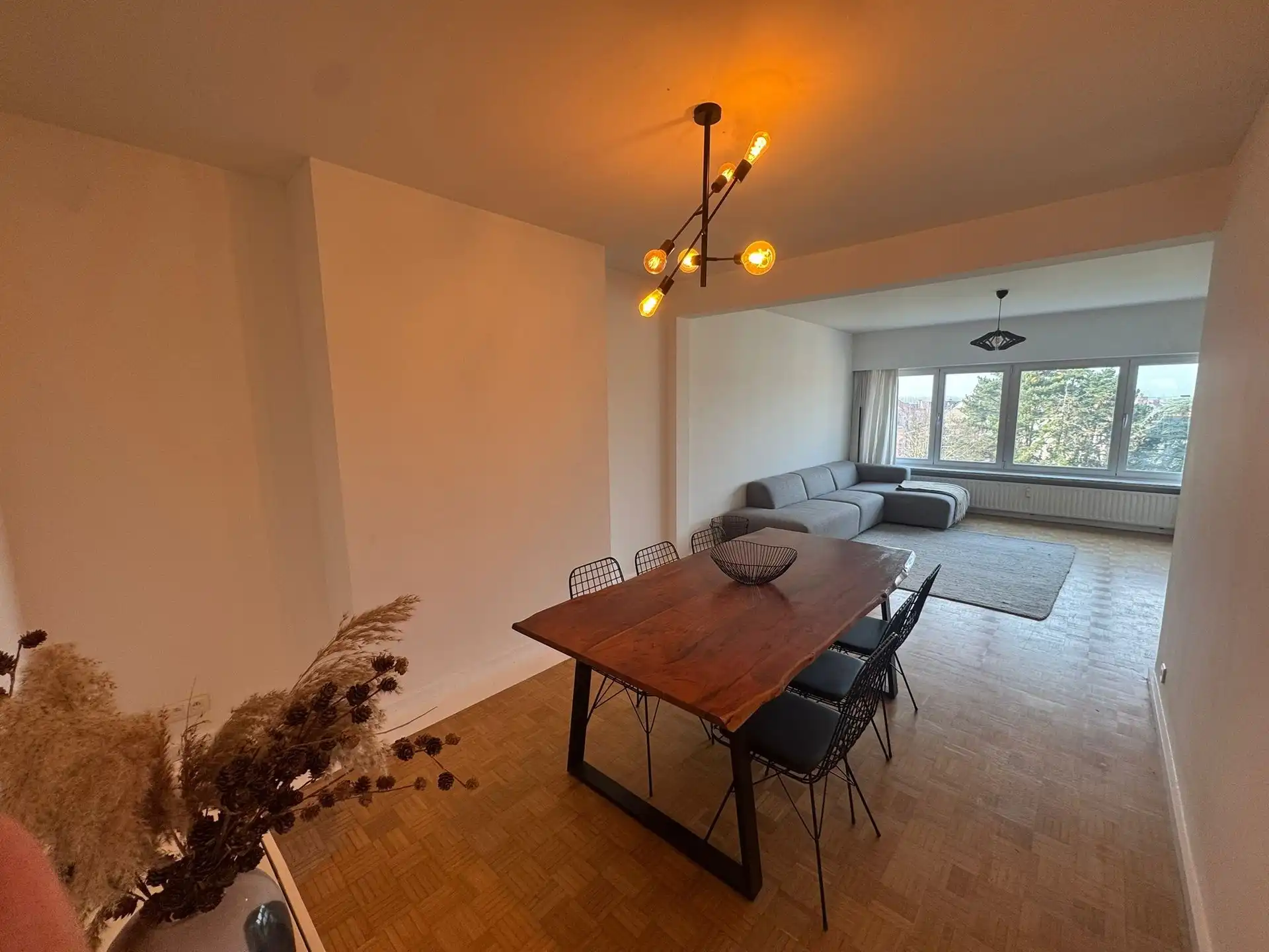 Bemeubeld appartement met 2 slaapkamers en garage foto 4