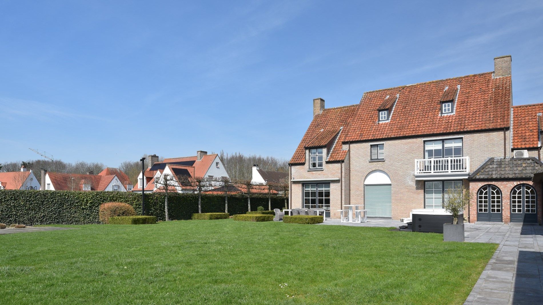 Overname van aandelen: indrukwekkende villa gelegen op een uitzonderlijke grond in een rustige residentiele buurt.  foto 10