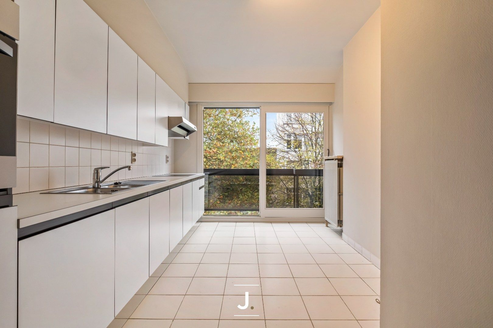 Gezellig en lichtrijk appartement te huur in hartje Kortrijk! foto 8