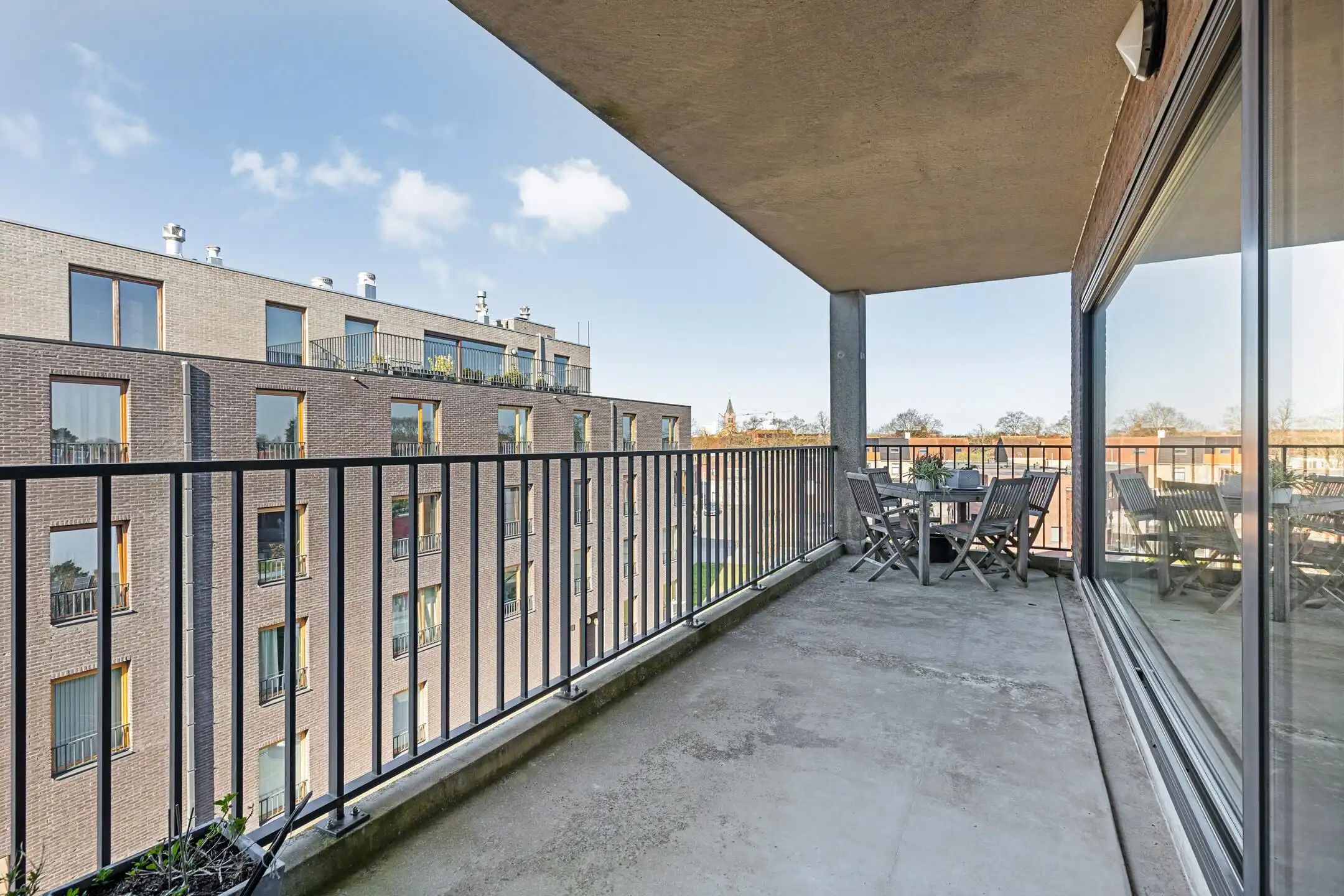 Lichtrijk appartement met terras nabij Damse Vaart te Brugge foto 8