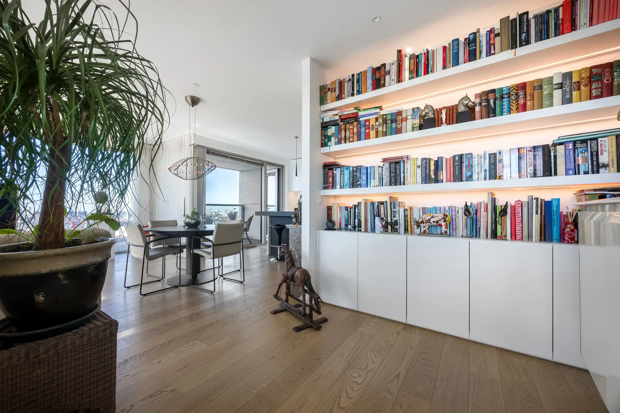 Uitzonderlijke appartement met een panoramisch uitzicht foto {{pictureIndex}}
