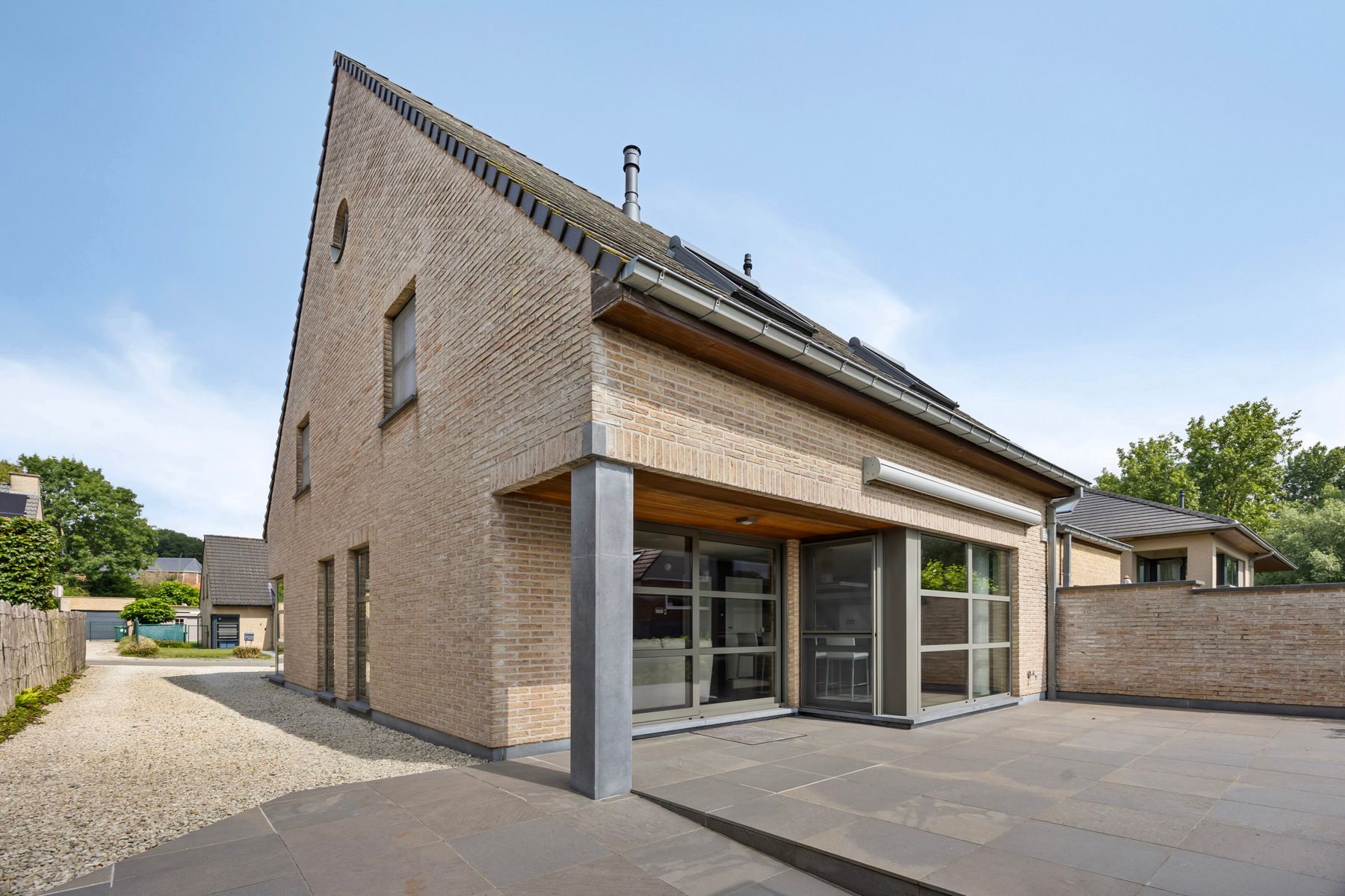 Instapklare HOB met 2 slaapkamers, garage en tuin! foto 24