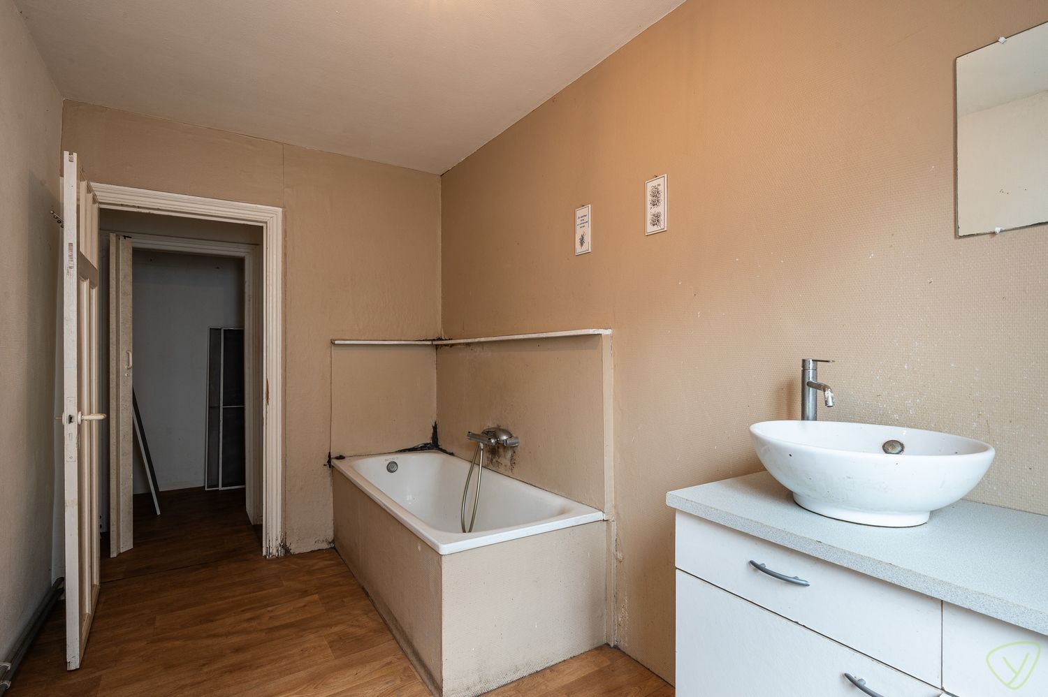 Op te frissen woning met verrassend ruime stadstuin in hartje Eeklo foto 13