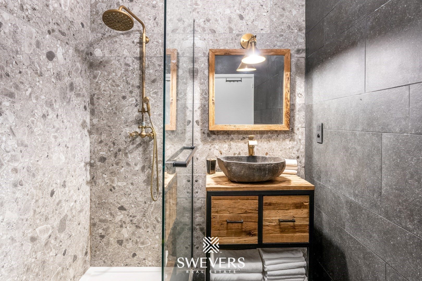 Modern appartement in hartje Hasselt met drie slaapkamers foto 21
