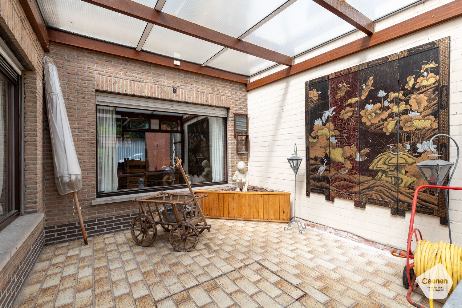 Te renoveren woning met 3 slaapkamers, inpandige garage en mooie uitgestrekte tuin! foto 12