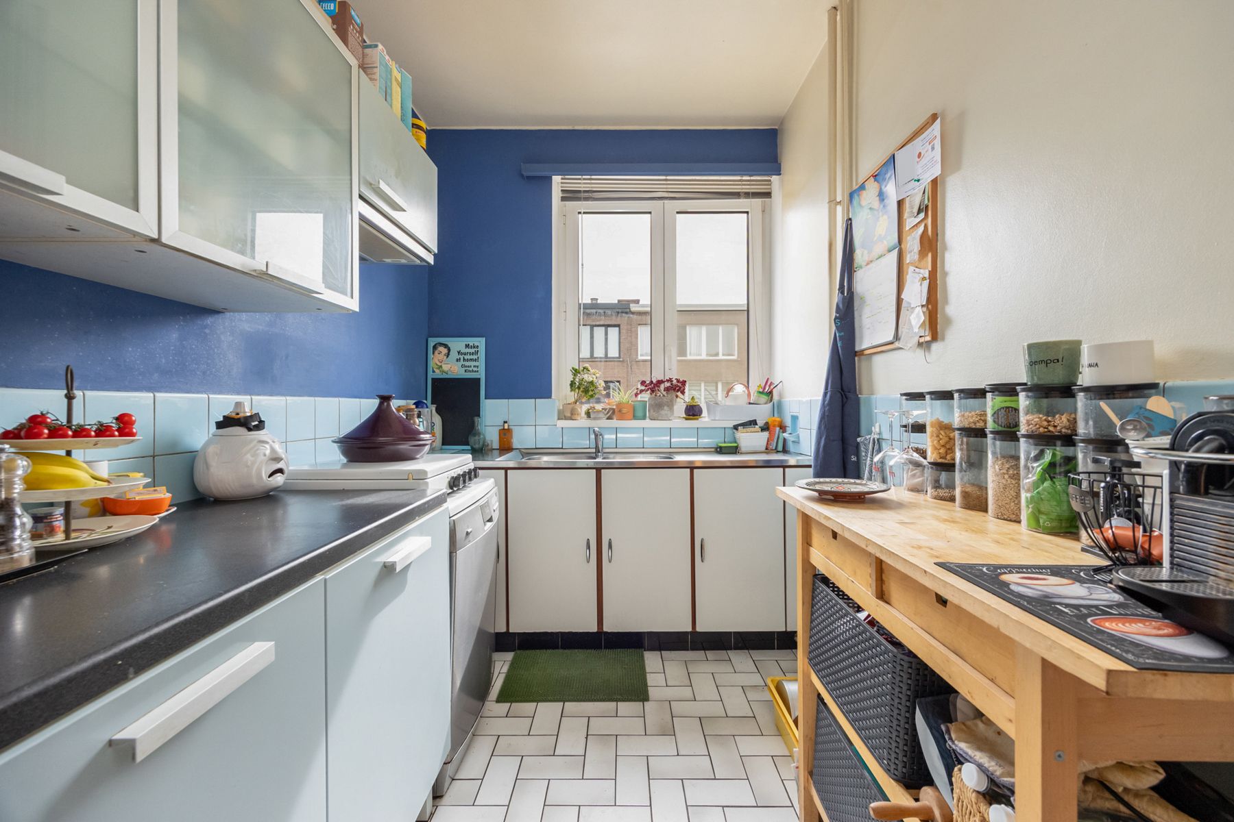 Appartementsgebouw in een rustige buurt foto 4