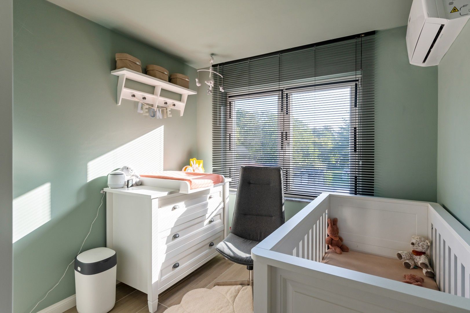 Recent totaal gerenoveerde instapklare woning (EPC A) met zonnige tuin en garage! foto 10