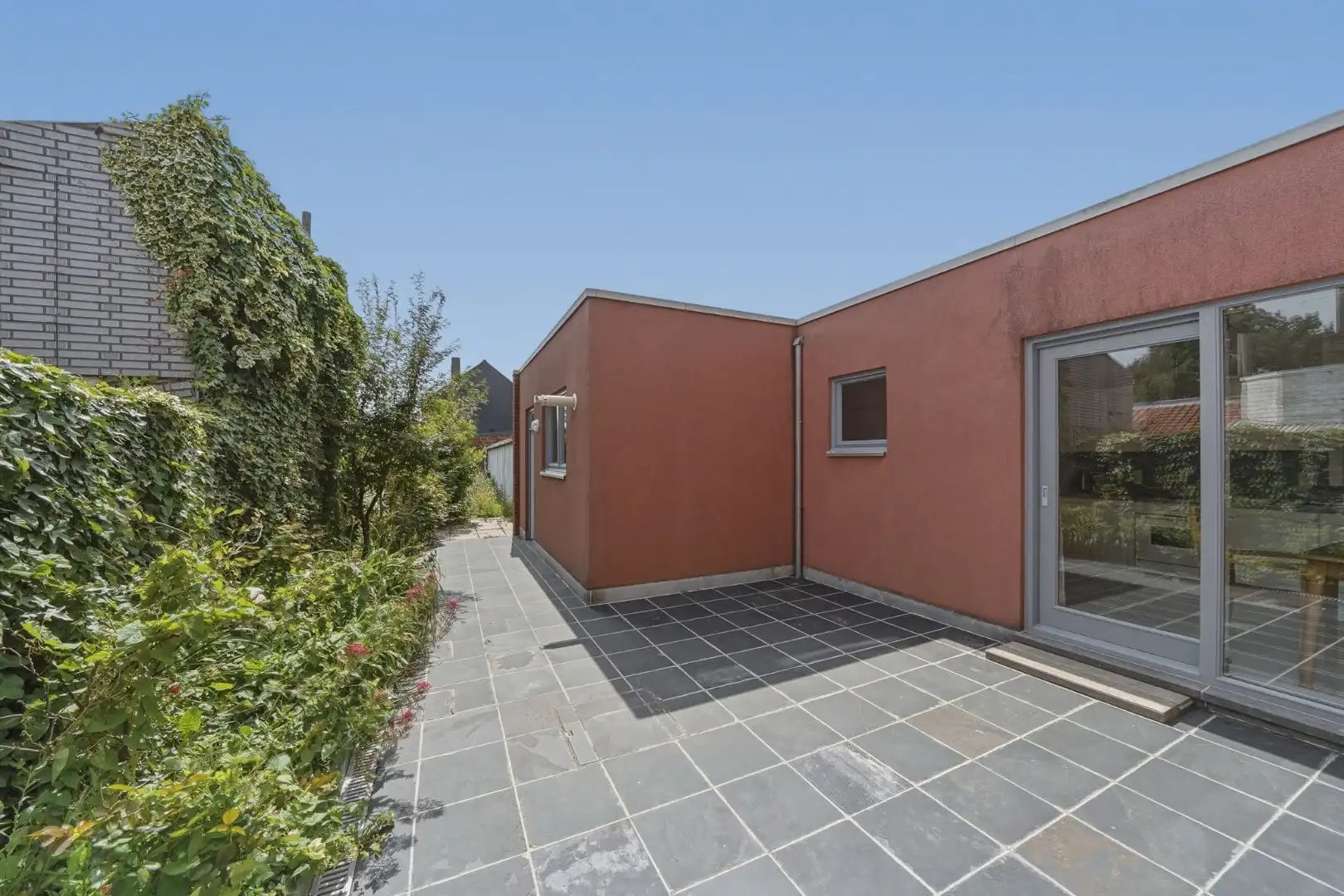 Karaktervolle instapklare hoekwoning met inpandige garage en zonnige stadstuin foto 9