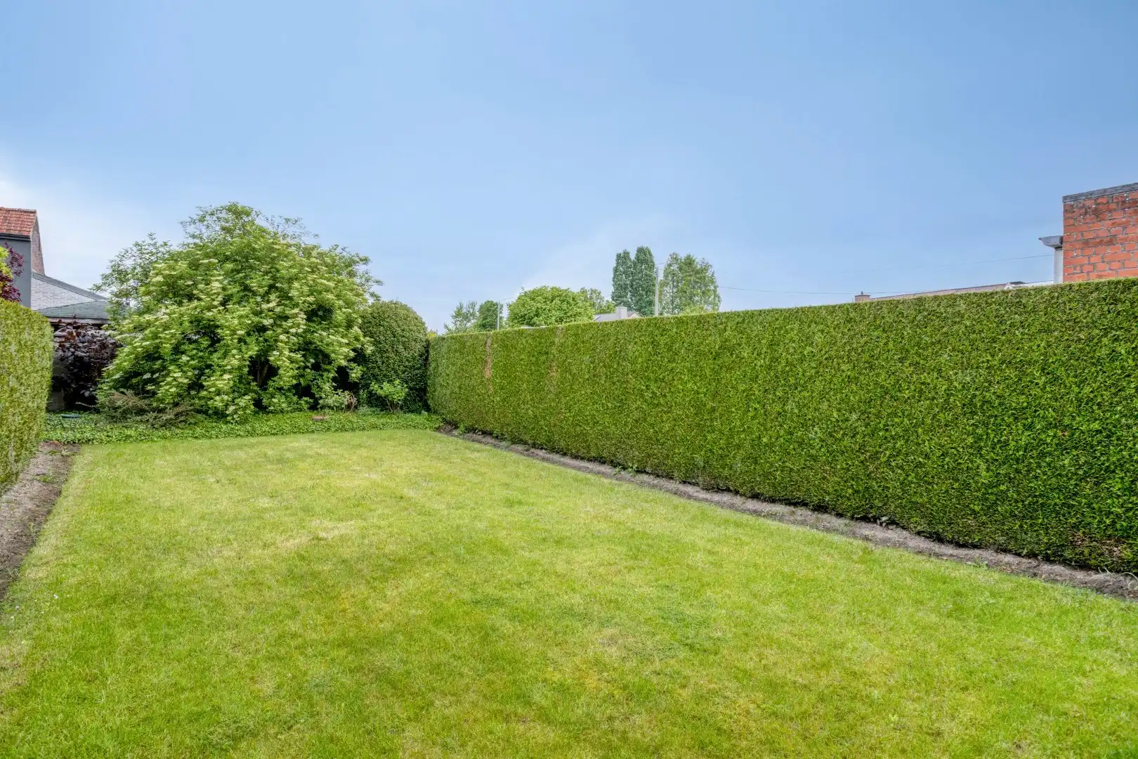 Te renoveren woning met garage en tuin in het centrum van Wevelgem! foto 21