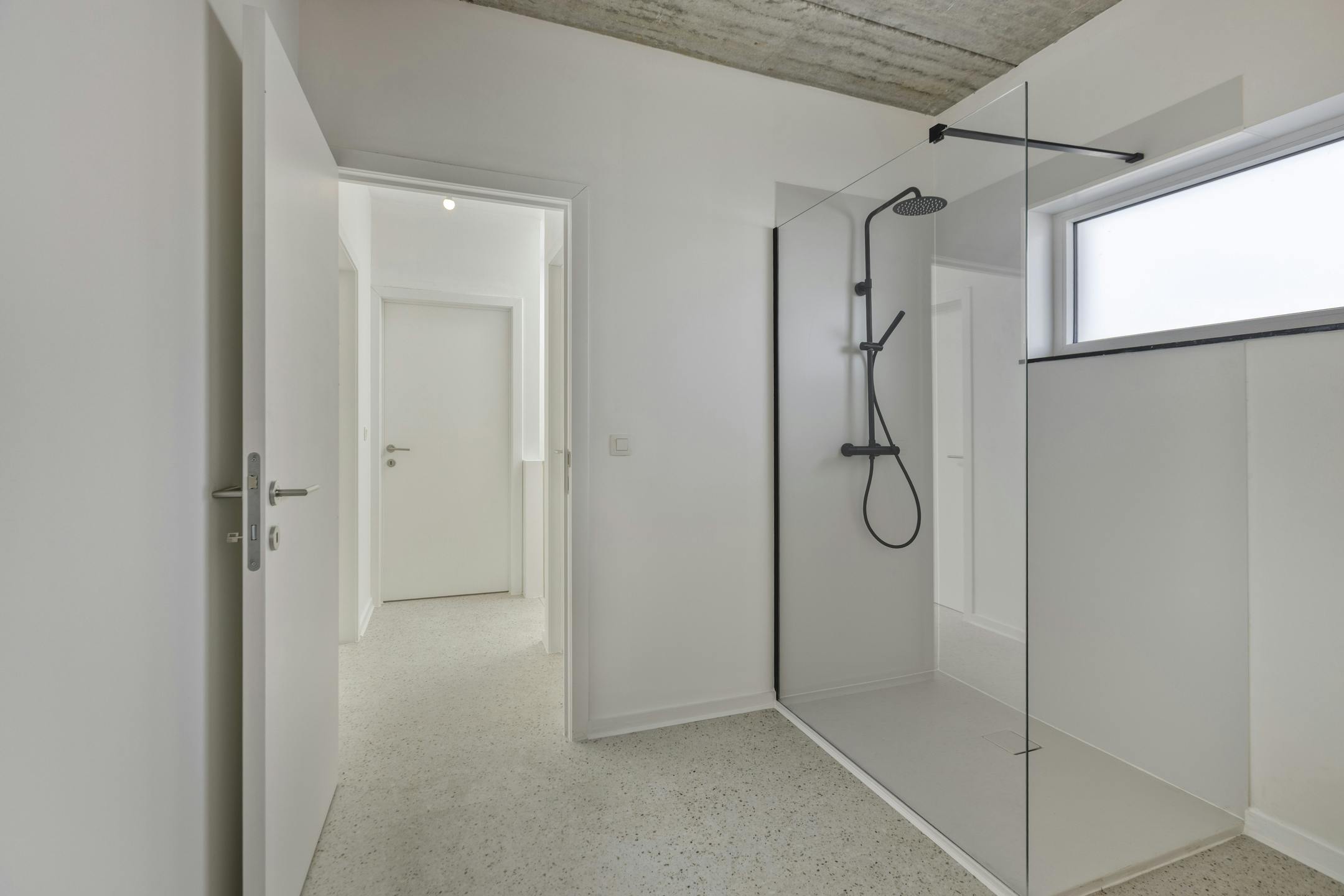 Volledig vernieuwde woning met 4 slaapkamers in Stevoort foto 31