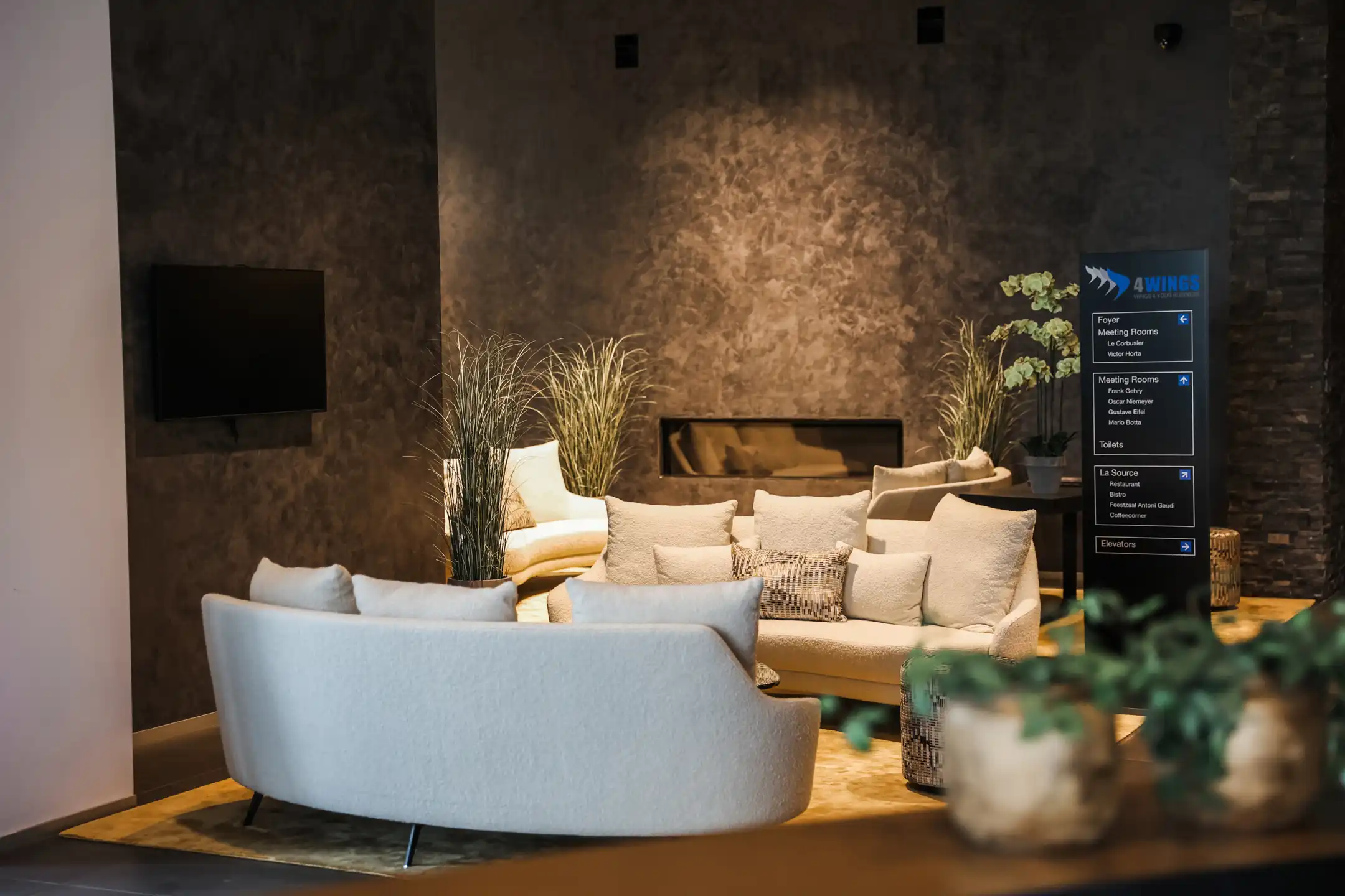 Ruim en Licht Kantoor met Uitzicht op de E313 foto 6