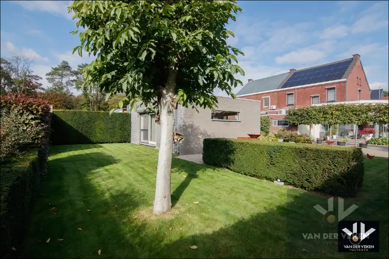 Luxueus afgewerkte en energiezuinige ruime woning met vier slaapkamers en guesthouse met tal van mogelijkheden op centrale (maar toch bosrijke!) locatie te As foto 22