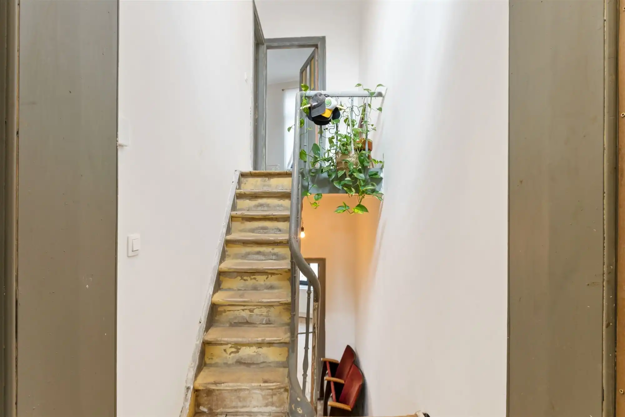 Huis met 5 slaapkamers en tuin, verder af te werken naar eigen smaak. foto 22