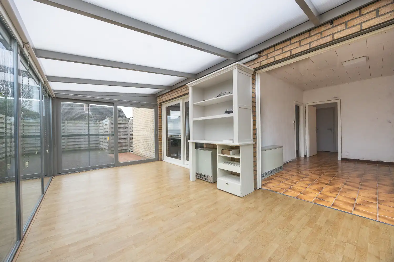 Te renoveren bungalow met potentieel in Jabbeke foto 6