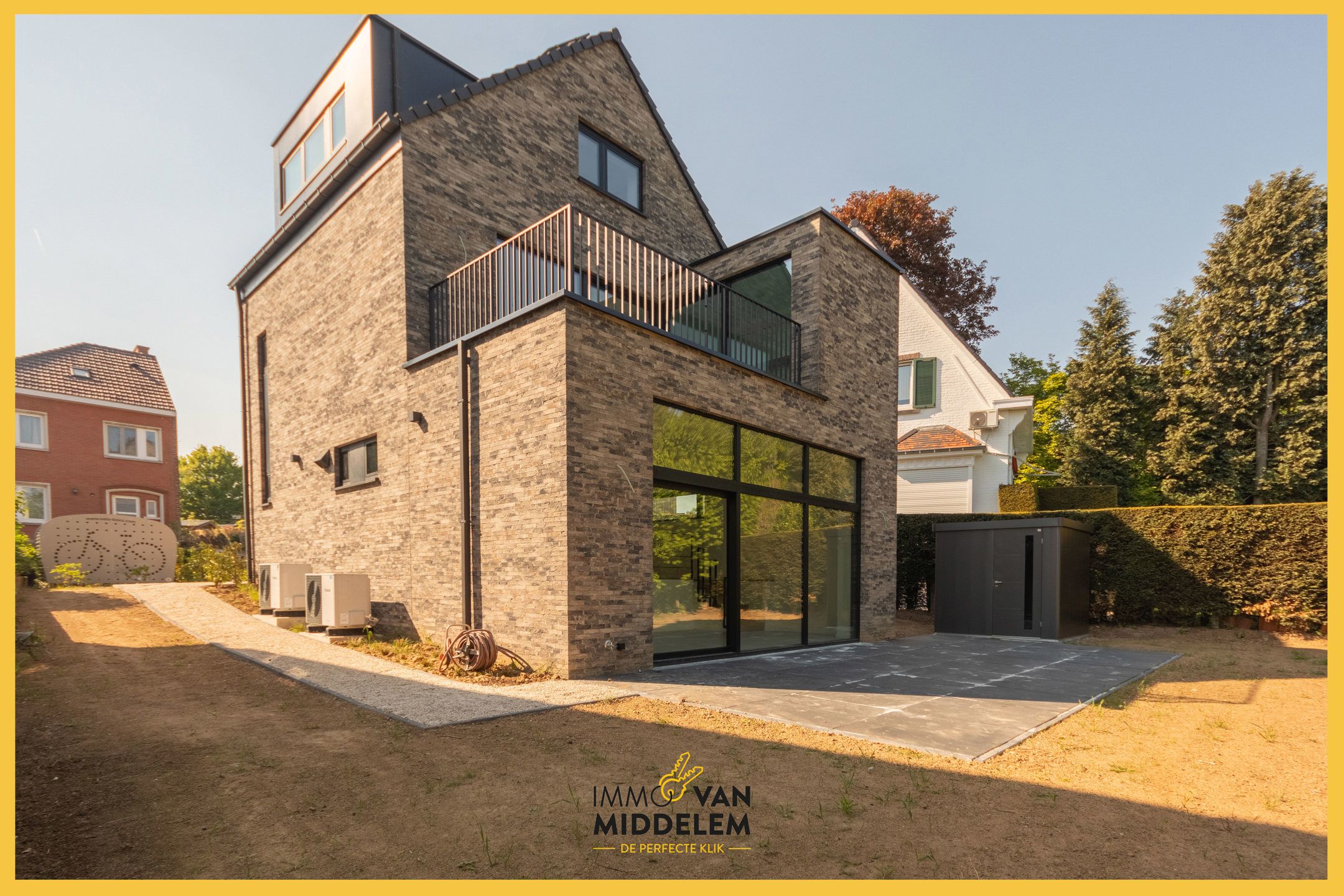 ENERGIEZUINIGE WONING MET 3 SLKS EN TUIN IN CENTRUM DILBEEK foto {{pictureIndex}}