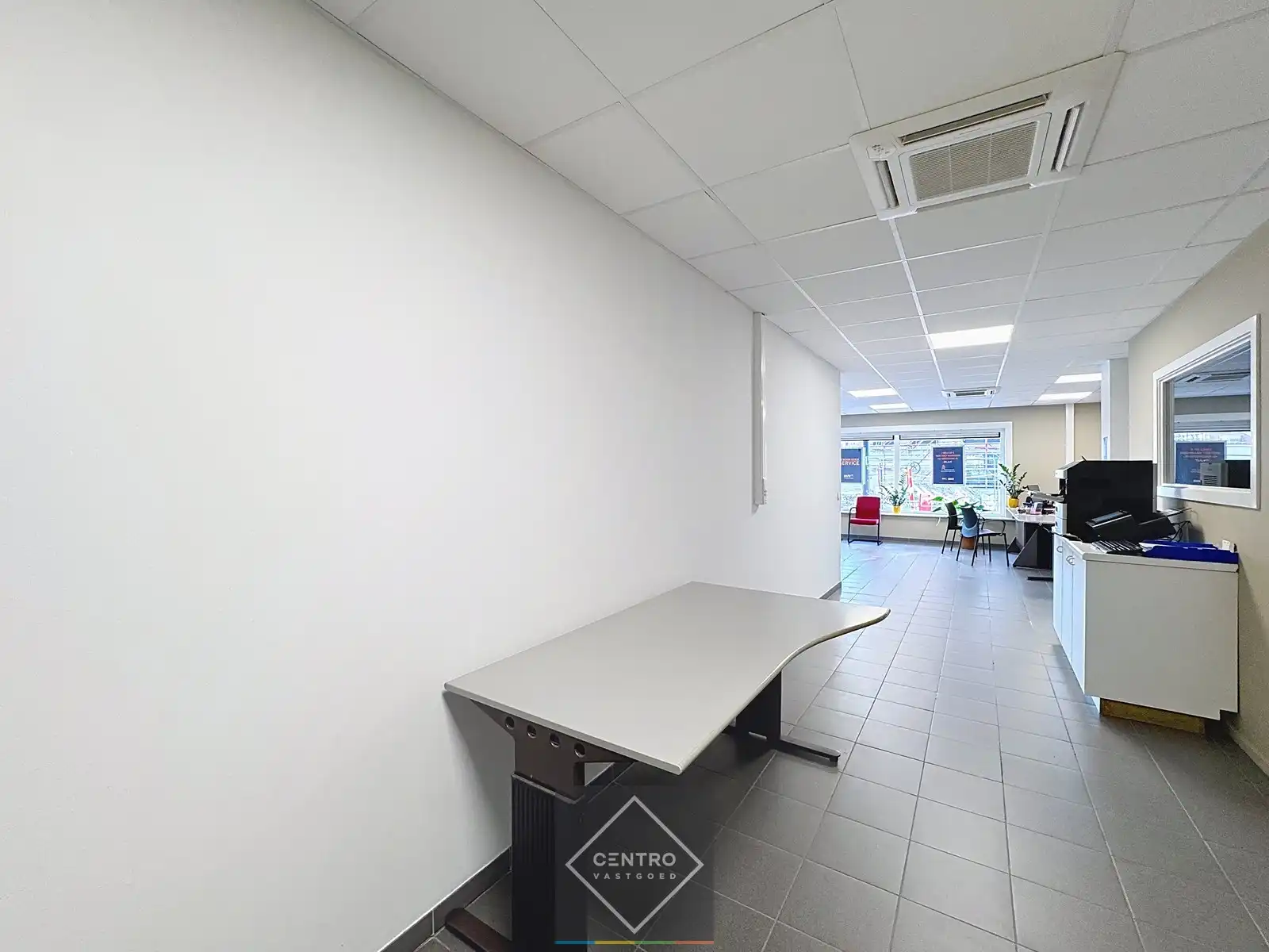 VERHUURD handelsgelijkvloers met 5,5% rendement! foto 8