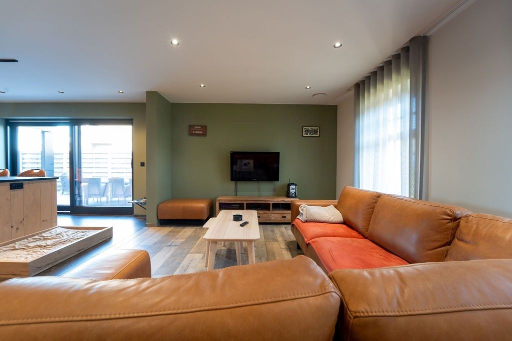 PRACHTIG GERENOVEERDE WONING MET 3 SLAAPKAMERS, 2 BADKAMERS, INPANDIGE GARAGE EN PAARDENSTALLINGEN MET ENERGIEZUINIG EPC TE WIJER (NIEUWERKERKEN)  foto 6