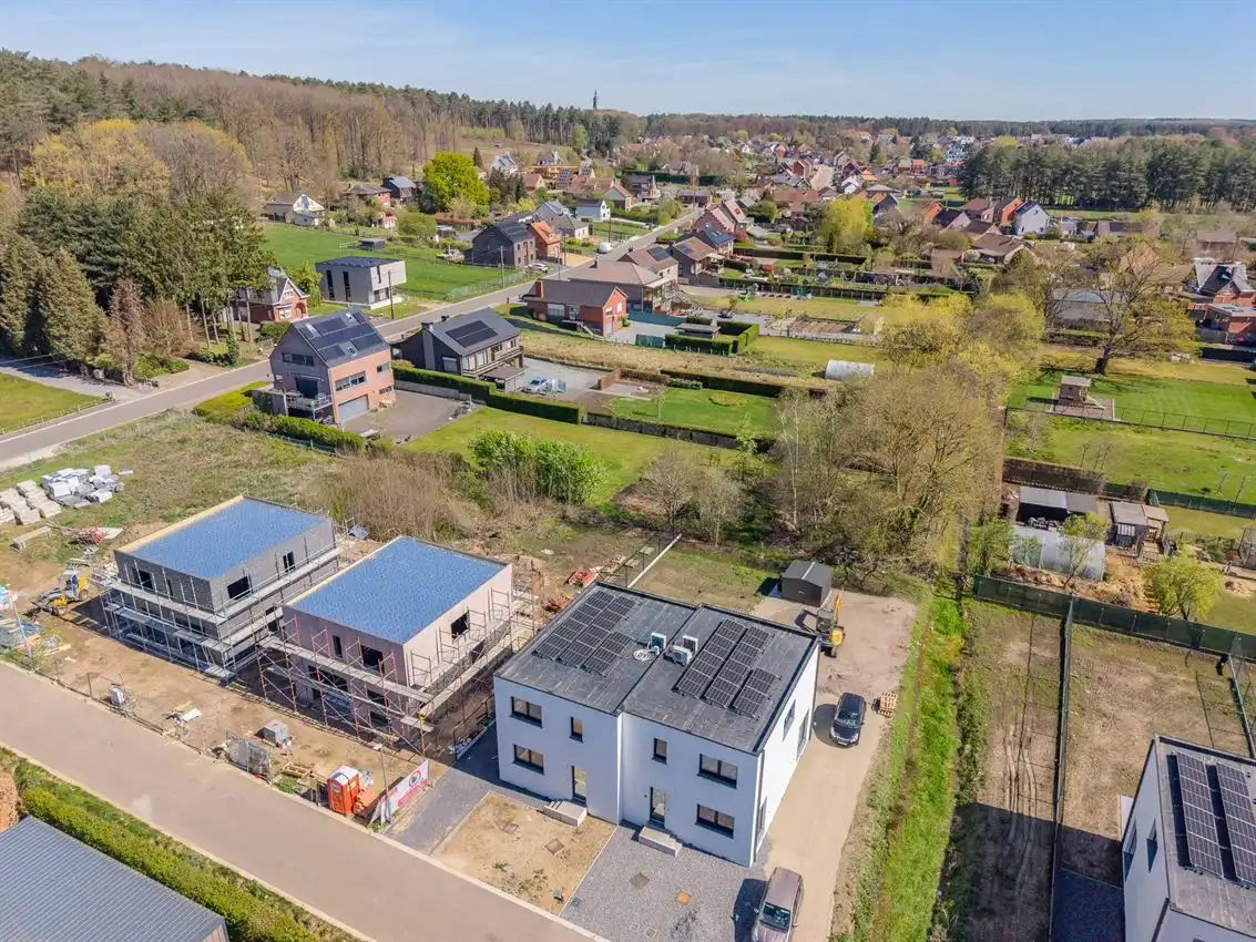 Kwalitatief afgewerkte nieuwbouwwoning met 3 slk. foto 29