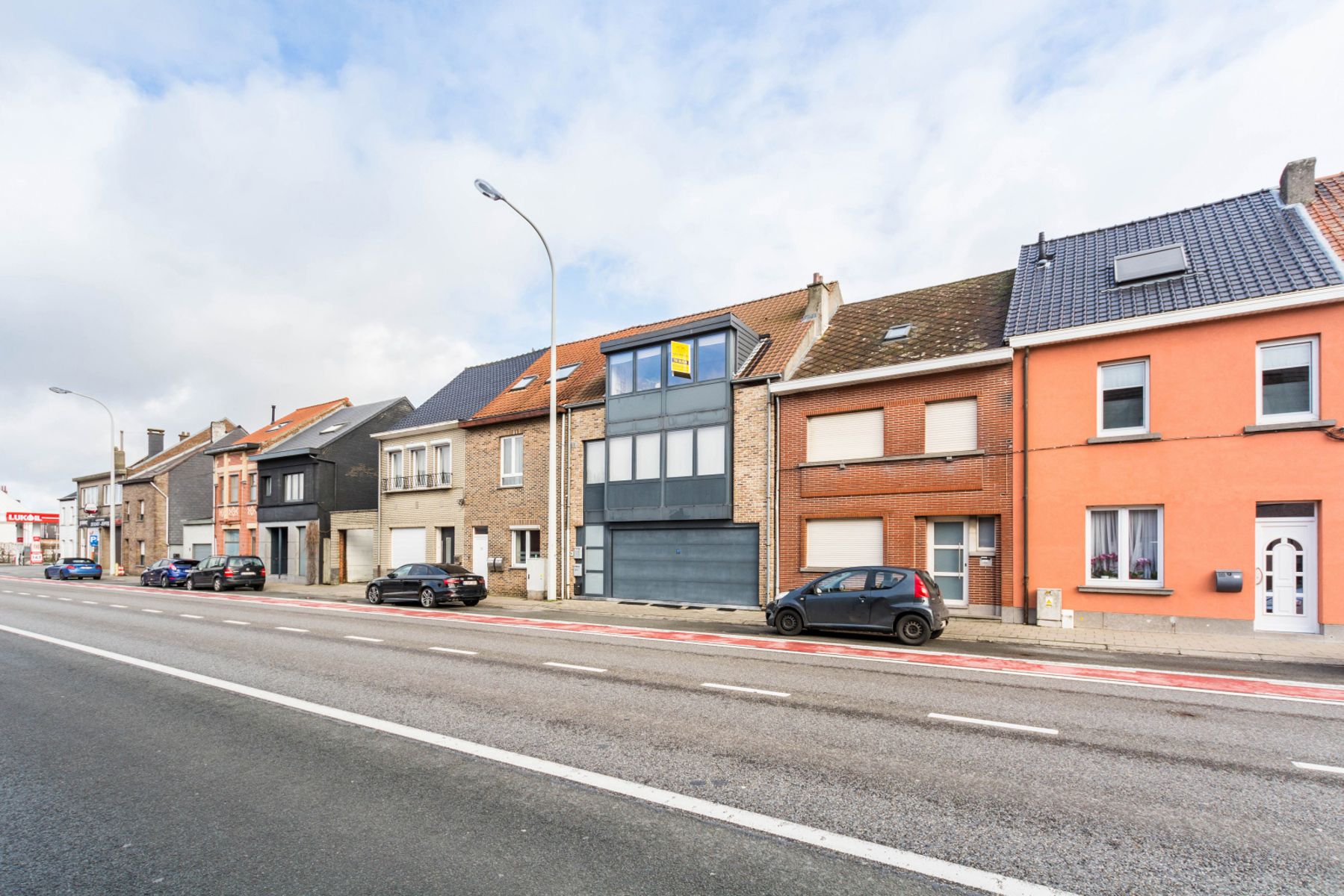 Verzorgd, instapklaar appartement met 2 slaapkamers & garage foto 3