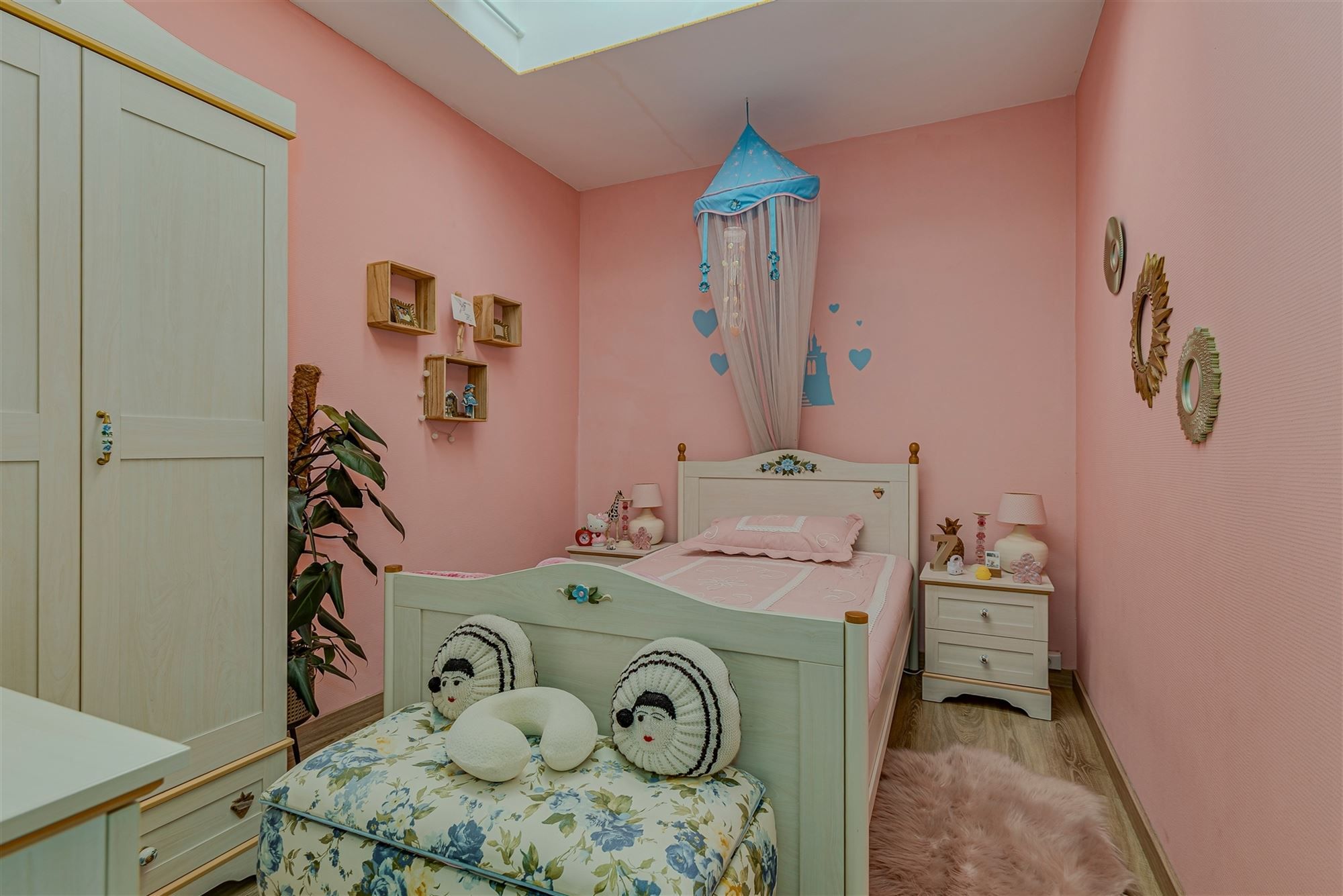 Mooi ingerichte woning met 4 slk, 2 badk en ruime stadstuin in Merksem foto 14