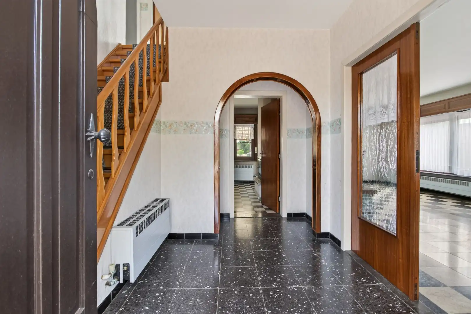 Ruime gezinswoning met 5 slaapkamers op een perceel van 23a 36ca foto 5