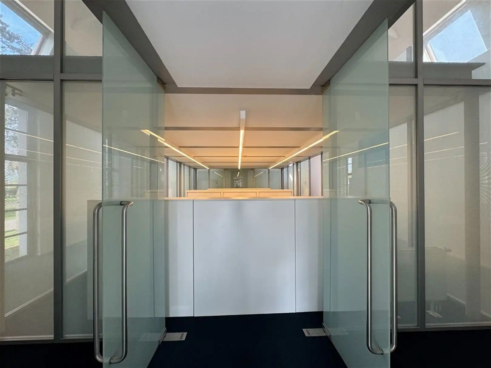 Kantoorgebouw op prachtige locatie in Deurle foto 7