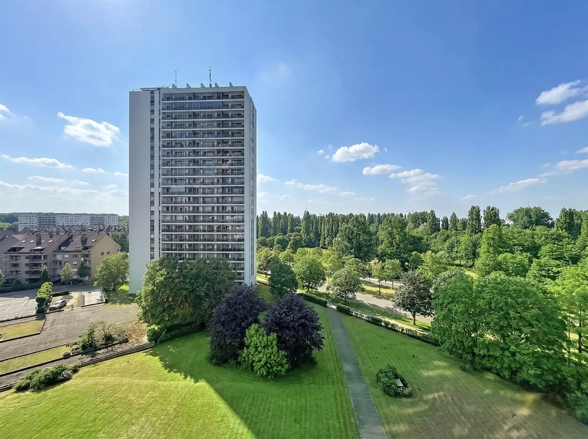 Instapklaar appartement met 2 slaapkamers en garage op toplocatie in Linkeroever! foto 3