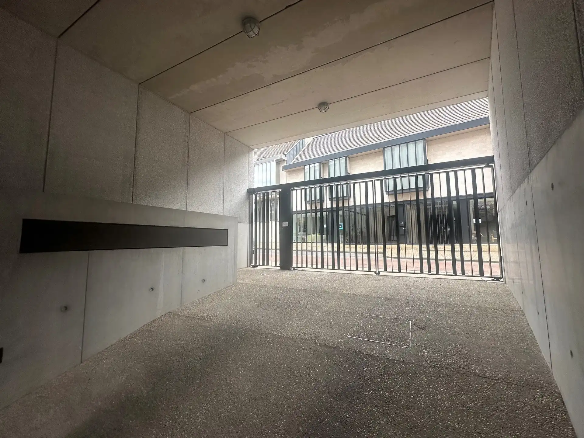 Exclusieve moderne woning met gemeenschappelijke binnentuin en ondergrondse autostaanplaats.  foto 14