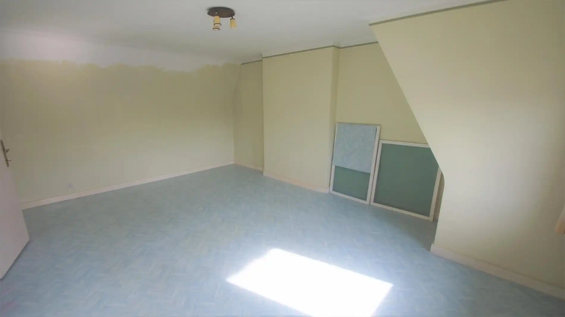 Goed gelegen ruim 2 slaapkamer appartement foto 4