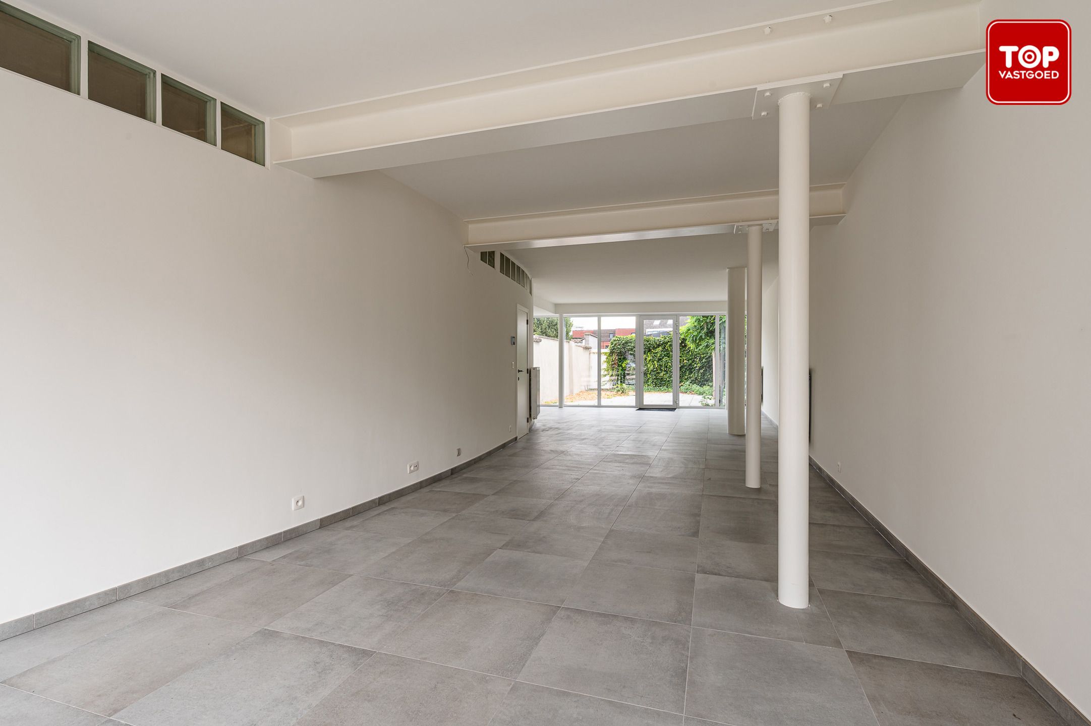 Commercieel pand op strategische topligging foto 2