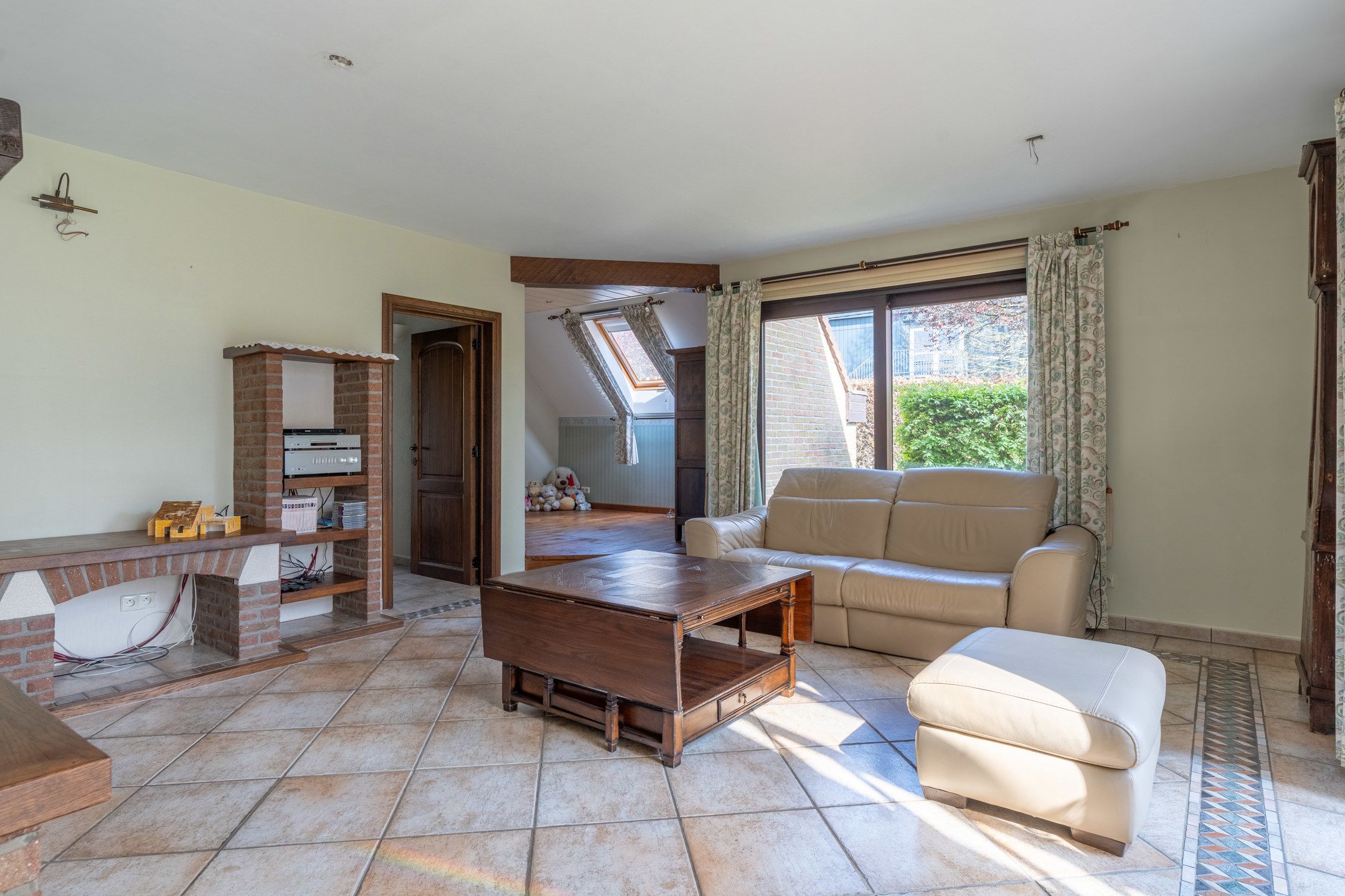 Goed onderhouden villa met 5 slpk's op perceel van 1.060m². foto 10