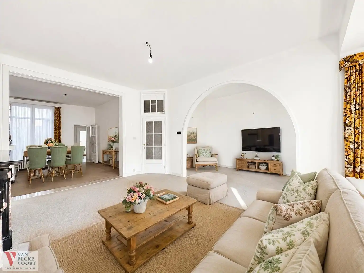 Appartement met drie slaapkamers en open zicht foto {{pictureIndex}}