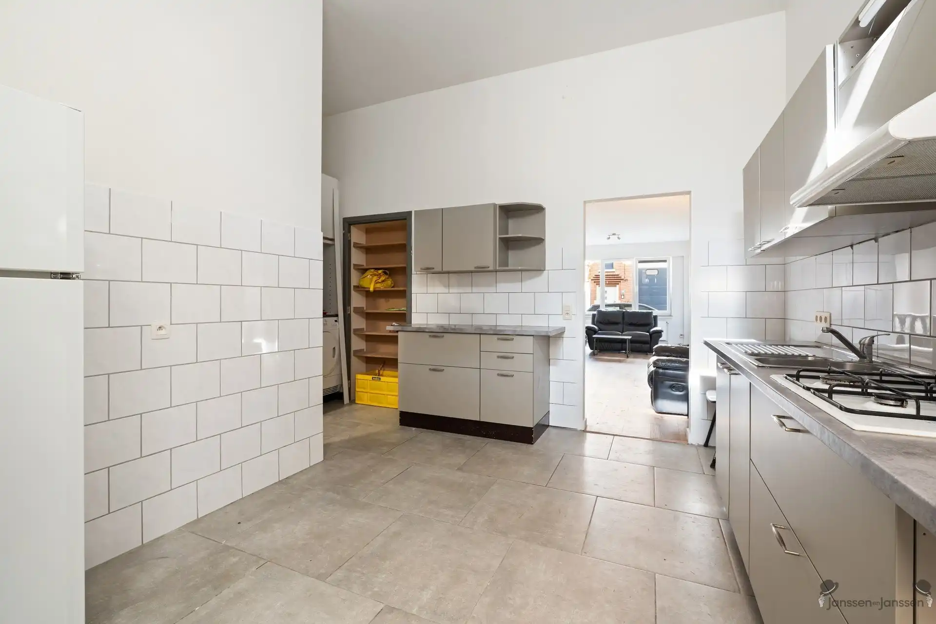 Gelijkvloersappartement met 120 m² tuin en 2 slaapkamers op de grens van Schoten en Merksem foto 7