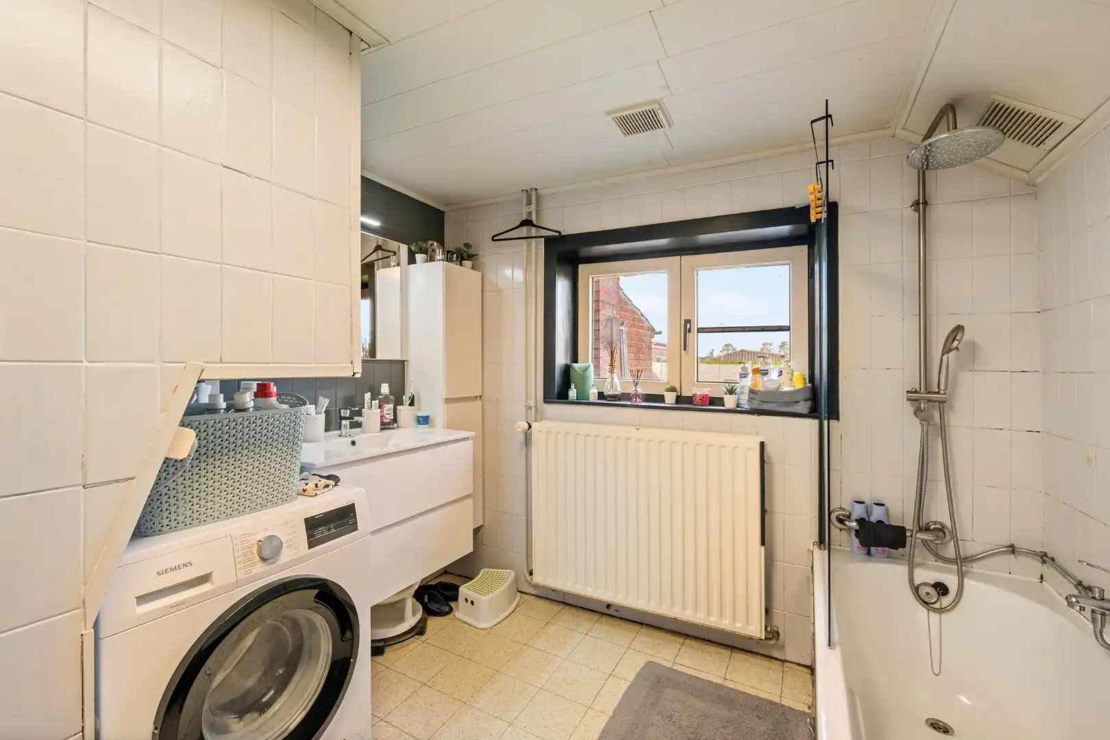 Open woning met 3 slaapkamers, dubbele garage en prachtig landelijk zicht in Wingene foto 9