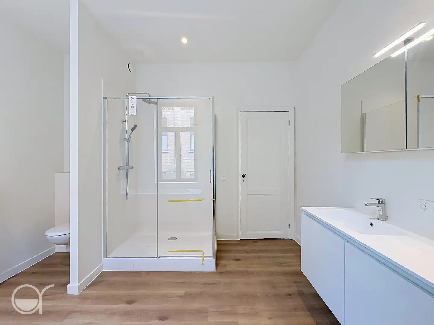 Prachtig gerenoveerde rijwoning met 2 slaapkamers en buitenruimte nabij de Coupure foto 11