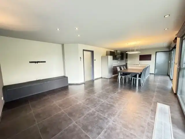 Eengezinswoning met 2 slaapkamers, garage, terras en tuin foto 6