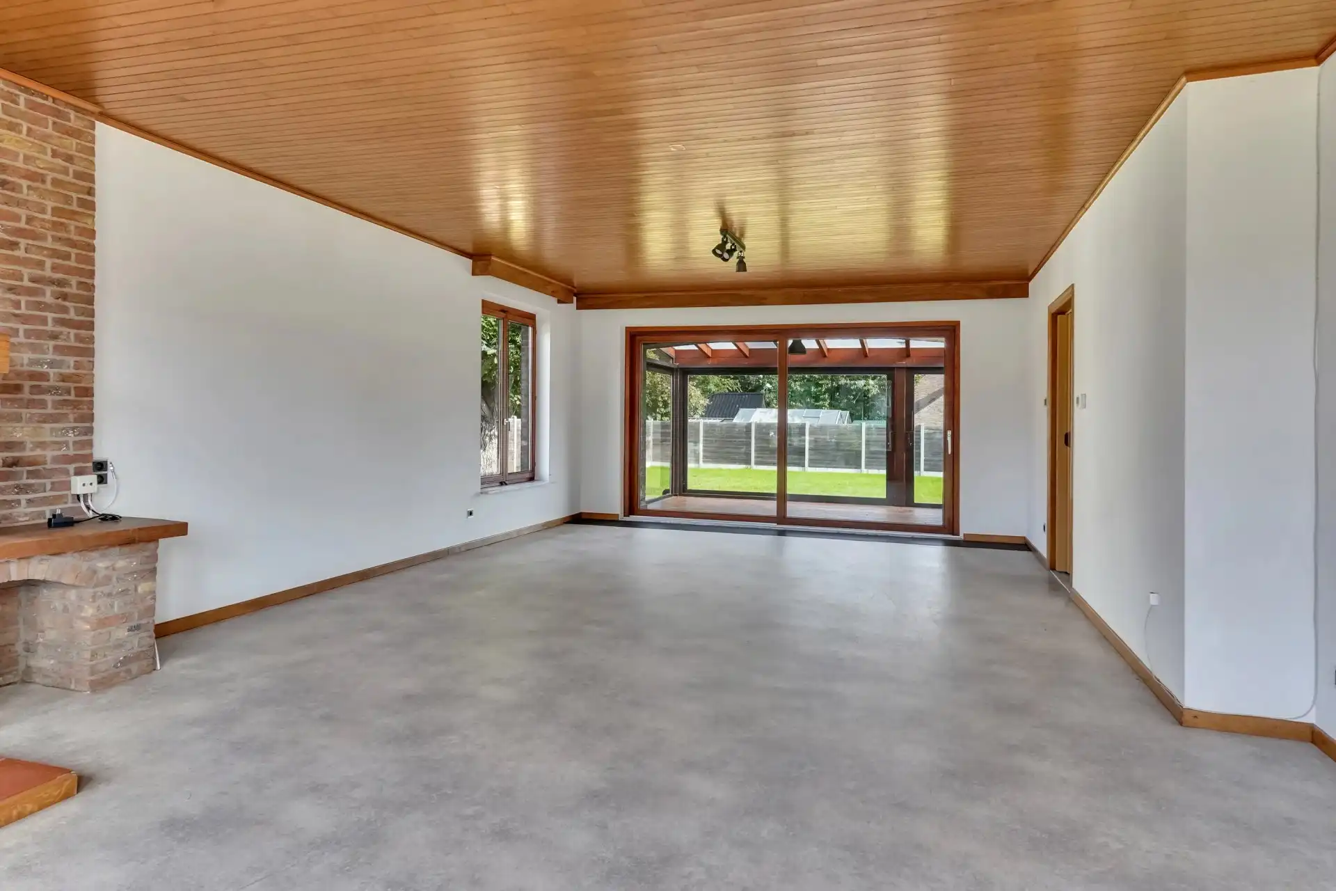 Vrijstaande, gelijkvloerse woning met zolder en kelder foto 5
