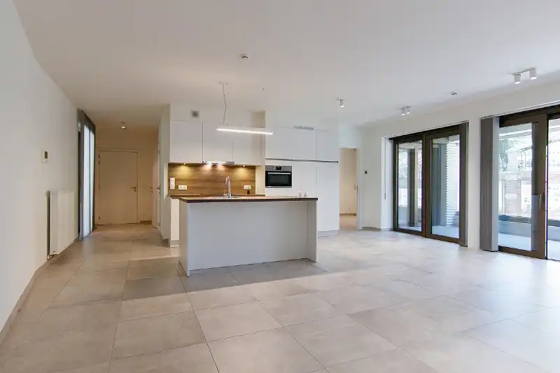 Moderne serviceflat met 2 ruime slaapkamers, 2 badkamers en een uitnodigend terras op een TOP locatie in het centrum van Hasselt foto 4