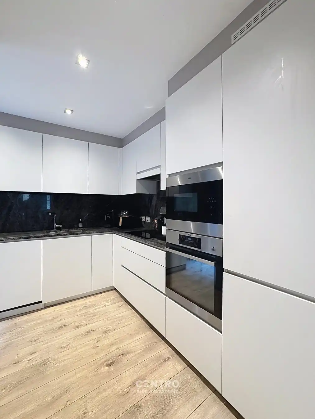Instapklare woning met handelsruimte op TOPlocatie! foto 5