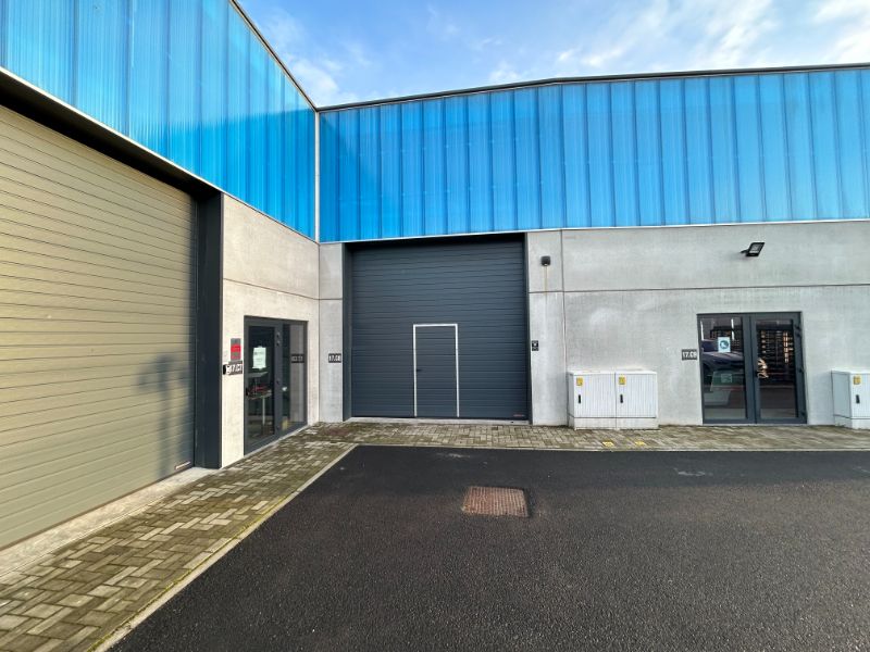 Recente loods van 244m² met privé parkeerplaats foto 10