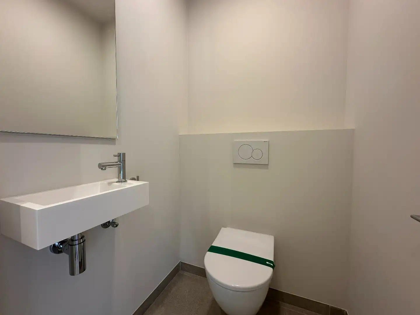 Instapklaar 1-slaapkamer appartement met mooi zonneterras, Torhout foto 12