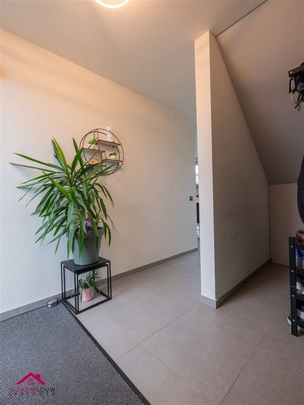 Instapklare half vrijstaande gezinswoning met gezellige tuin foto 8