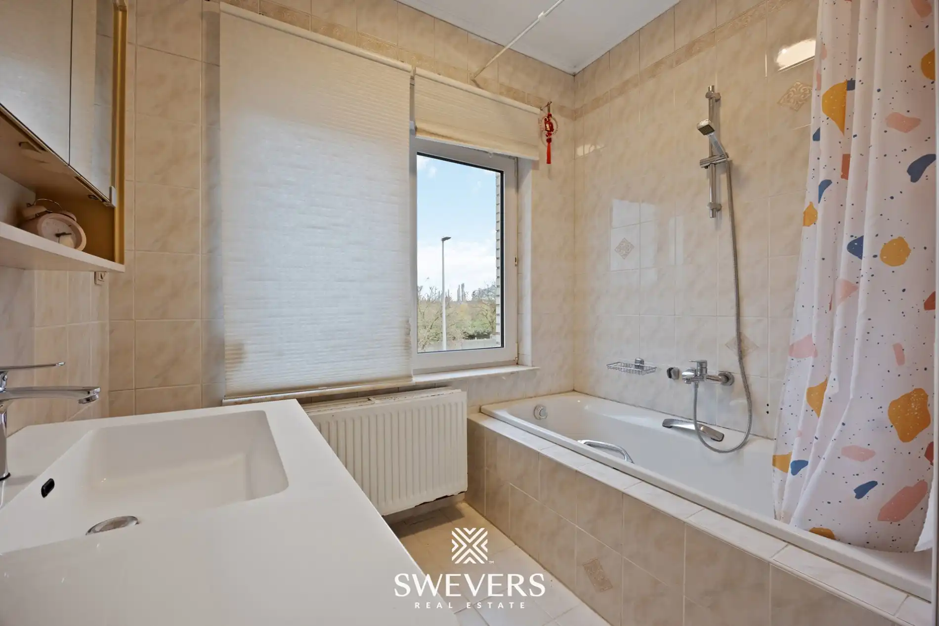 Open bebouwing met 3 slaapkamers en garage in rustige straat foto 14