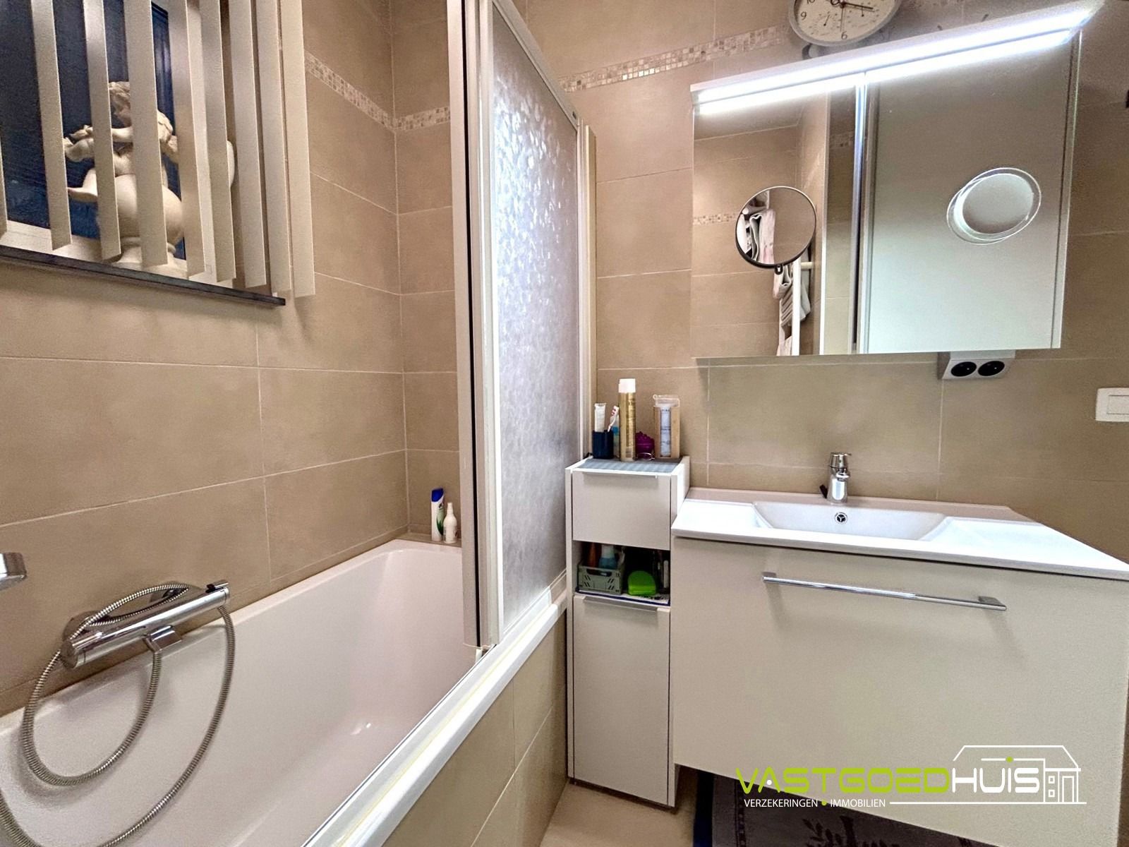 Instapklaar, gelijkvloers appartement met garage foto 15