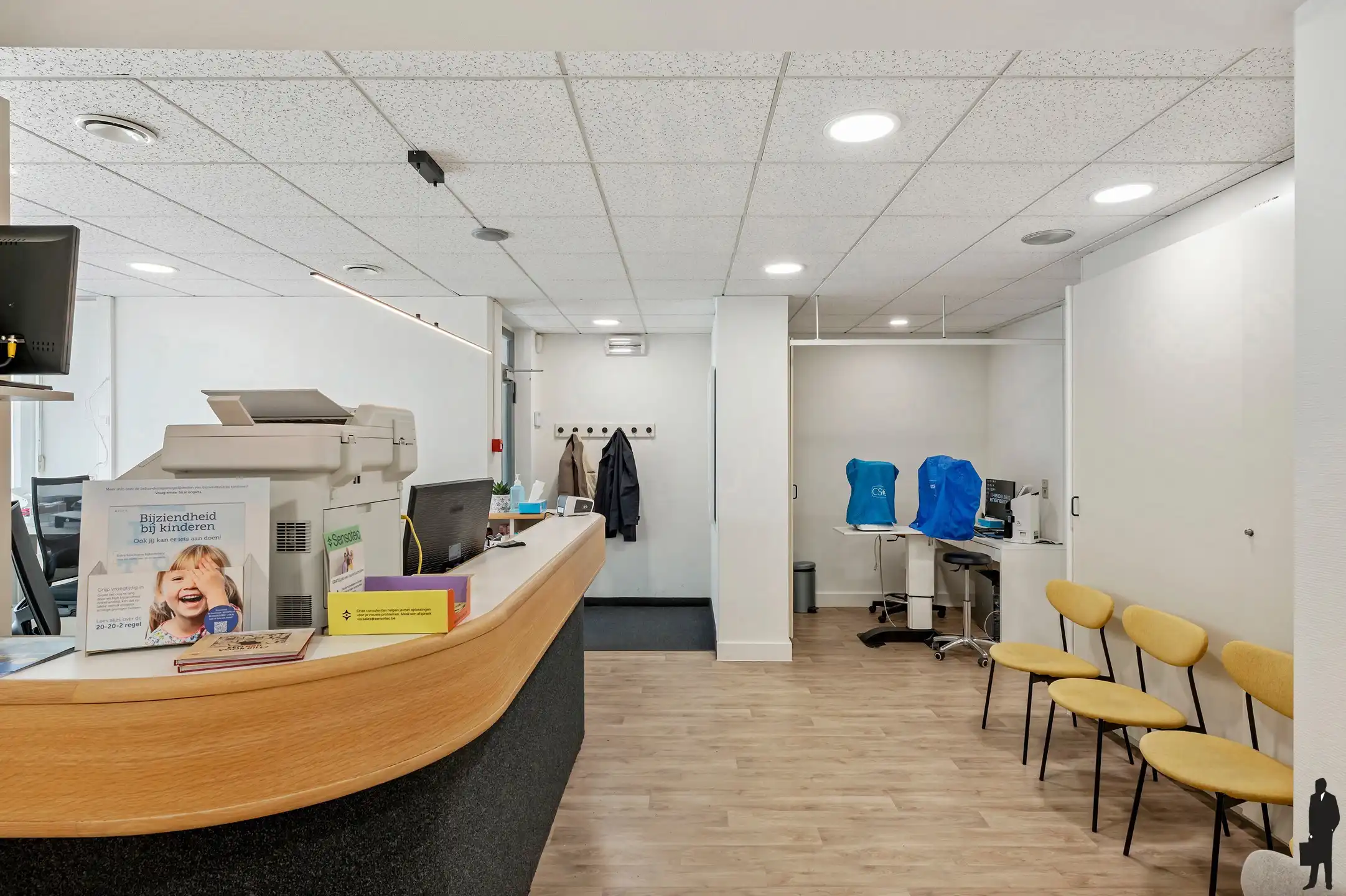 Goed onderhouden dokterspraktijk met 3 studio’s en 14 staanplaatsen foto 5