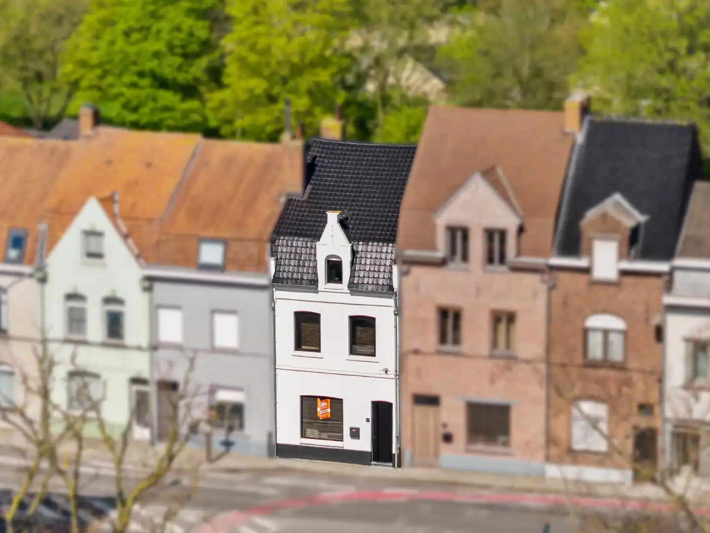 Volledig gerenoveerde woning met 5 slaapkamers, zonnige tuin en garage foto 2