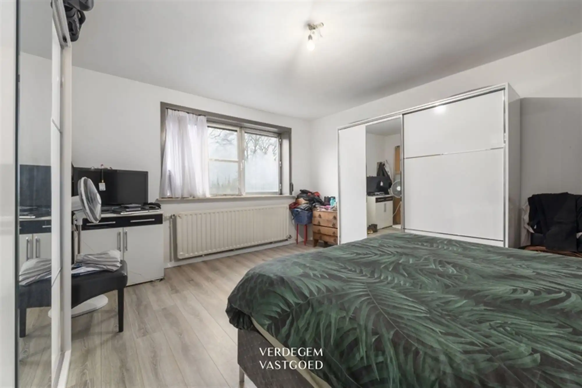 Ruime woning met 5 slaapkamers, zuidwestgerichte tuin en inpandige garage met oprit in een rustige straat foto 13