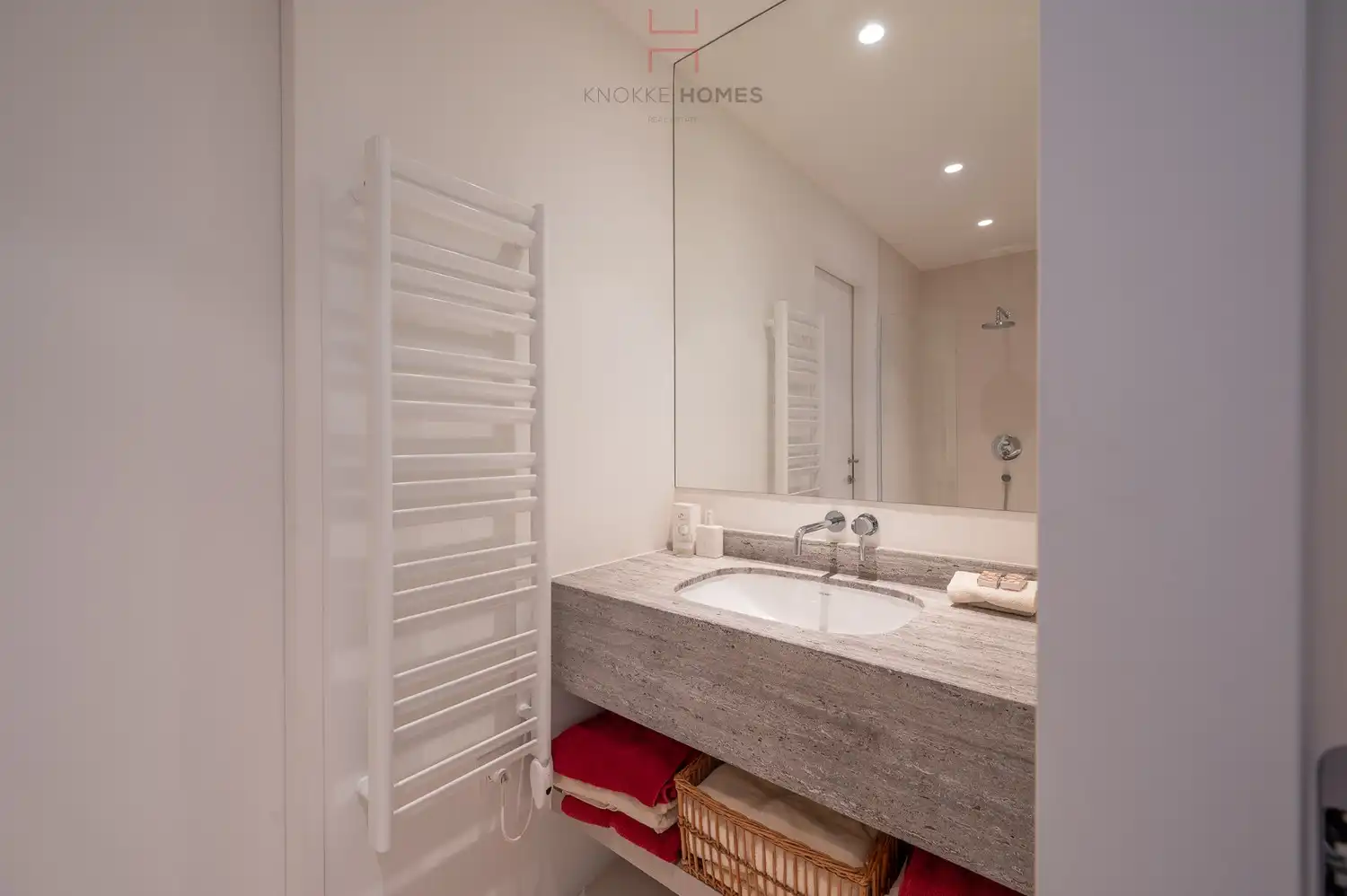 Prachtig hoekappartement met grote terrassen in het prestigieuze domein "Tennis Gardens", Zoute. foto 25